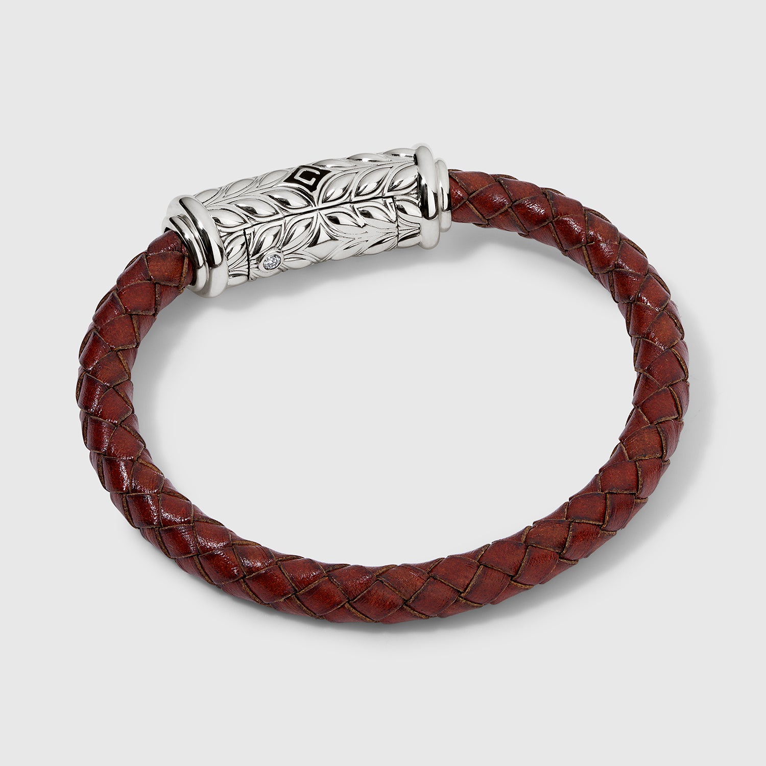 Daneila Léon women’s sterling silver bracelet with 0.10 carat natural white diamonds and twisted champagne leather strap