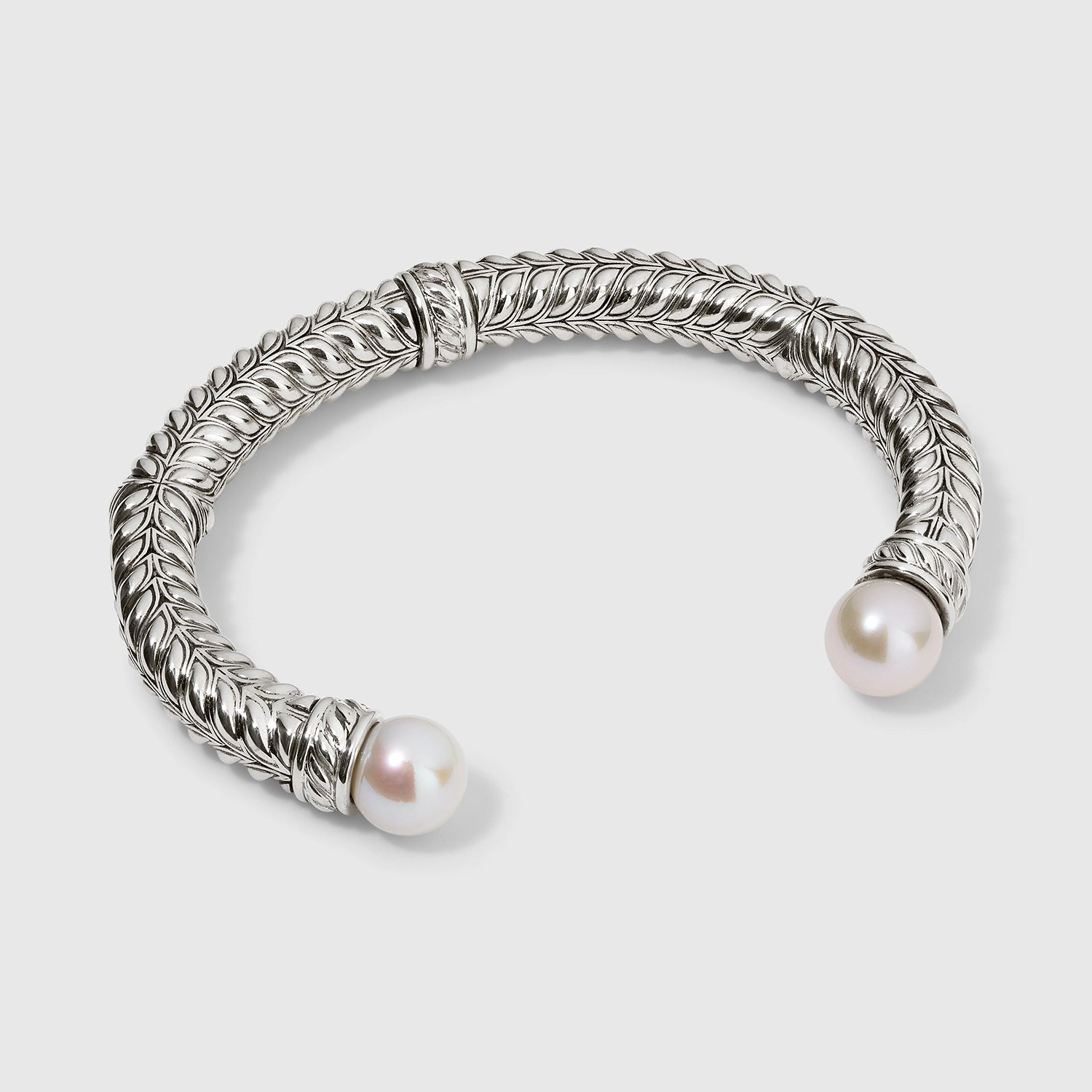 Daneila Léon women’s sterling silver cuff bracelet with 10mm rounded freshwater pearls